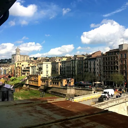 Moderno Sobre El Rio Hotel